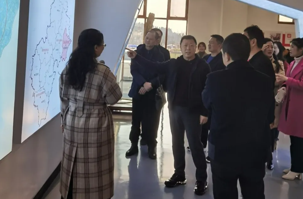 市司法局局长专题调研基层司法所和联系企业