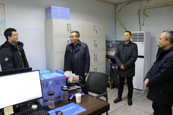 刘晓卫到市信访局看望慰问干部职工 - 宜宾长安网