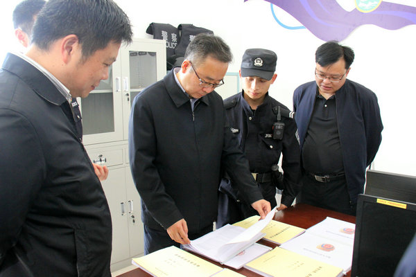 会前,刘晓卫现场调研了筠连县巡司派出所"所队合一"
