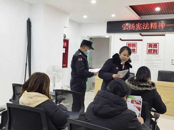 南溪区法院宪法宣传进社区 (1).jpg