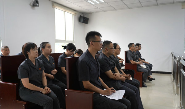 图片②：参与庭审观摩的人员.jpg